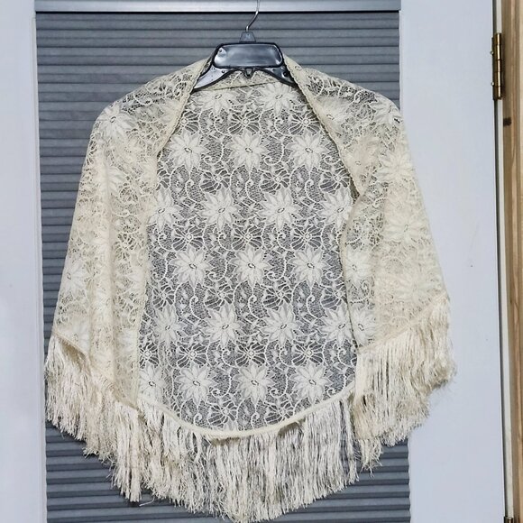 womans shawl cream - Picture 1 of 7